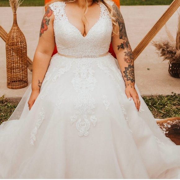 BEAUTIFUL WEDDING DRESS - Picture 6 of 14